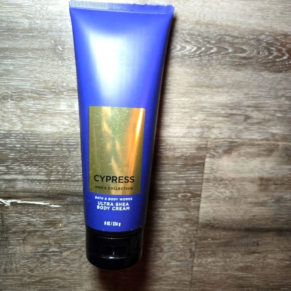 1 Bath & Body Works CYPRESS FOR MEN Ultra Shea Body Cream Lotion‎ 8 oz - Picture 1 of 2